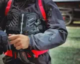 Ochraniacze motocyklowe: Level 1 czy 2? Kiedy warto dopłacić?