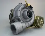 Uszkodzona turbina objawy: metalowy element z wirnikiem, zaworem upustowym i tabliczką znamionową.