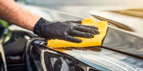 Jak polerować auto? Przewodnik do idealnego lakieru krok po kroku