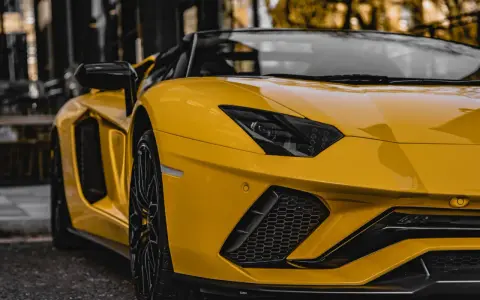 Ile kosztuje wynajem Lamborghini? Poznaj ceny i uniknij pułapek