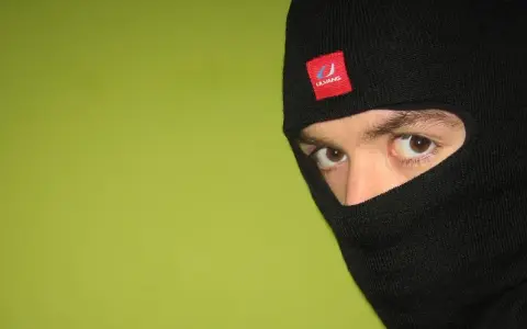 Kominiarka motocyklowa: Jak wybrać idealną na każdą porę roku?