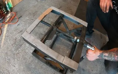Jak zbudować podnośnik motocyklowy? Kompletny przewodnik DIY