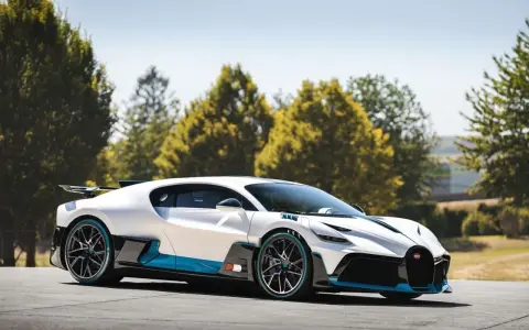 Ile kosztuje Bugatti Divo? Cena, podatki, rynek wtórny i unikatowość.