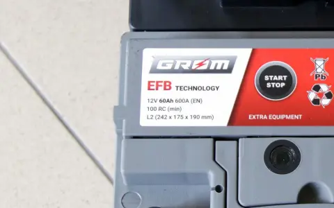 Akumulator GRAM EFB z technologią START STOP, 12V 60Ah 600A. Idealny do nowoczesnych aut.