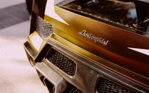 Ile kosztuje Lamborghini Huracan? Pełna analiza cen i kosztów!