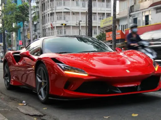 Ile kosztuje Ferrari w Polsce? Realne ceny i koszty utrzymania