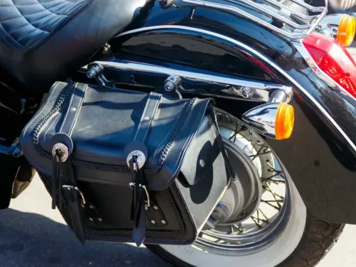 Montaż sakw motocyklowych: Bezpieczeństwo i stabilność krok po kroku