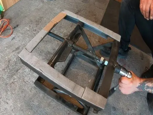 Jak zbudować podnośnik motocyklowy? Kompletny przewodnik DIY