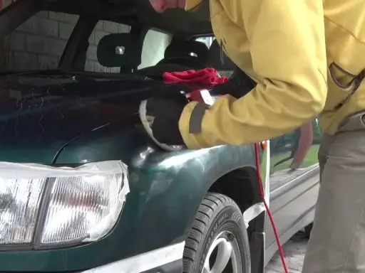 Czym najlepiej polerować auto? Poradnik do perfekcyjnego blasku