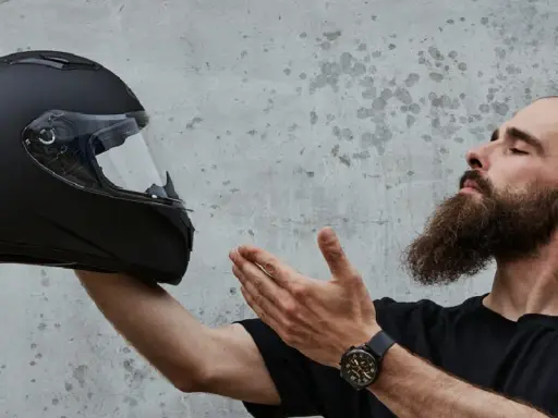 Kolor kasku motocyklowego: wybierz bezpiecznie i stylowo!