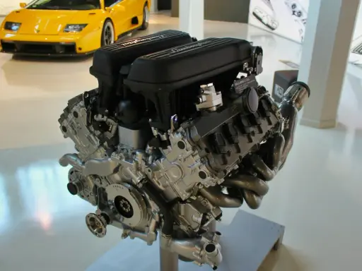 Silnik Lamborghini V10. Gdyby był zatarty, objawy byłyby widoczne w jego stanie.