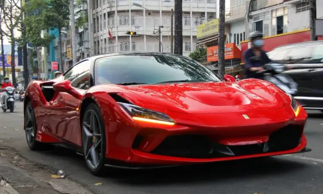 Ile kosztuje Ferrari w Polsce? Realne ceny i koszty utrzymania