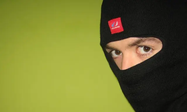 Kominiarka motocyklowa: Jak wybrać idealną na każdą porę roku?