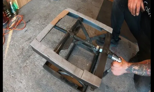 Jak zbudować podnośnik motocyklowy? Kompletny przewodnik DIY