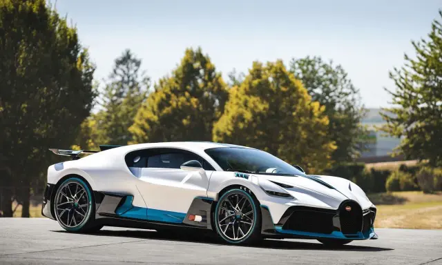 Ile kosztuje Bugatti Divo? Cena, podatki, rynek wtórny i unikatowość.