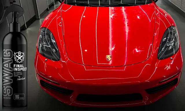 Błyszczący czerwony lakier Porsche i butelka preparatu SWAG Final Inspect. Idealny do tego, czym odtłuścić lakier przed polerowaniem.