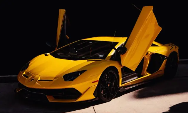 Lamborghini Aventador w Polsce: Cena, koszty, czy to dobra inwestycja?