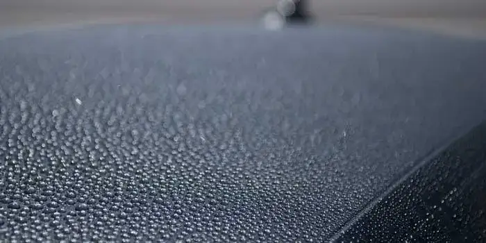 samochód efekt hydrofobowy kropelkowanie wosk